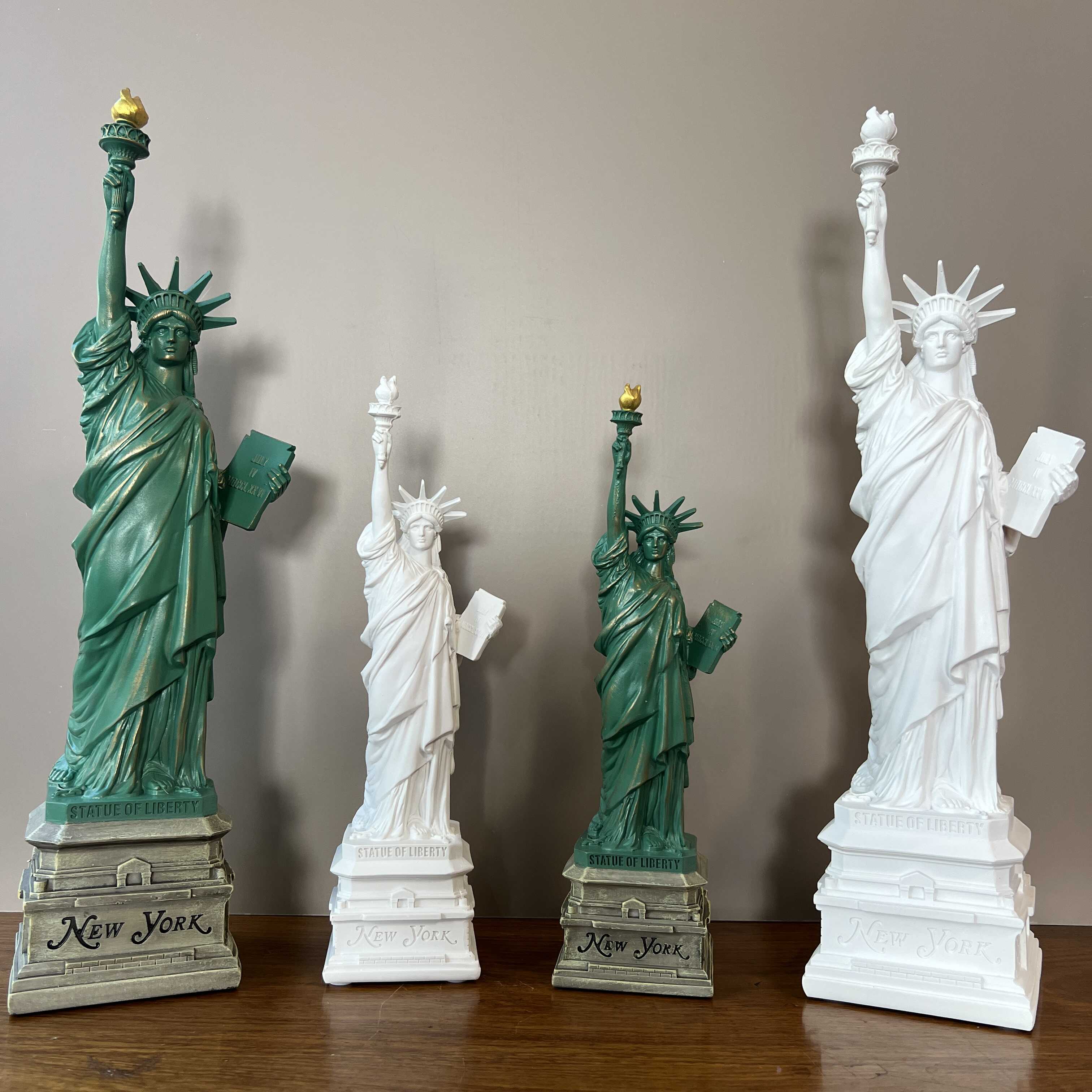 Home Office York - YuryFvna Statue of Liberty Model Desk